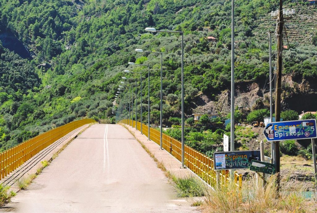 The road on the Episkopi bridge.