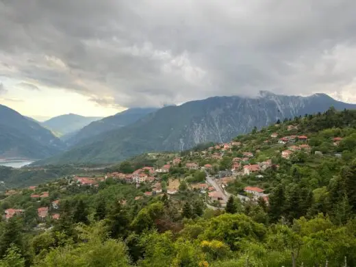 Θέα στην Αράχωβα ορεινής Ναυπακτίας