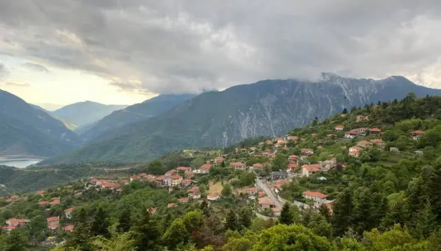 Θέα στην Αράχωβα ορεινής Ναυπακτίας