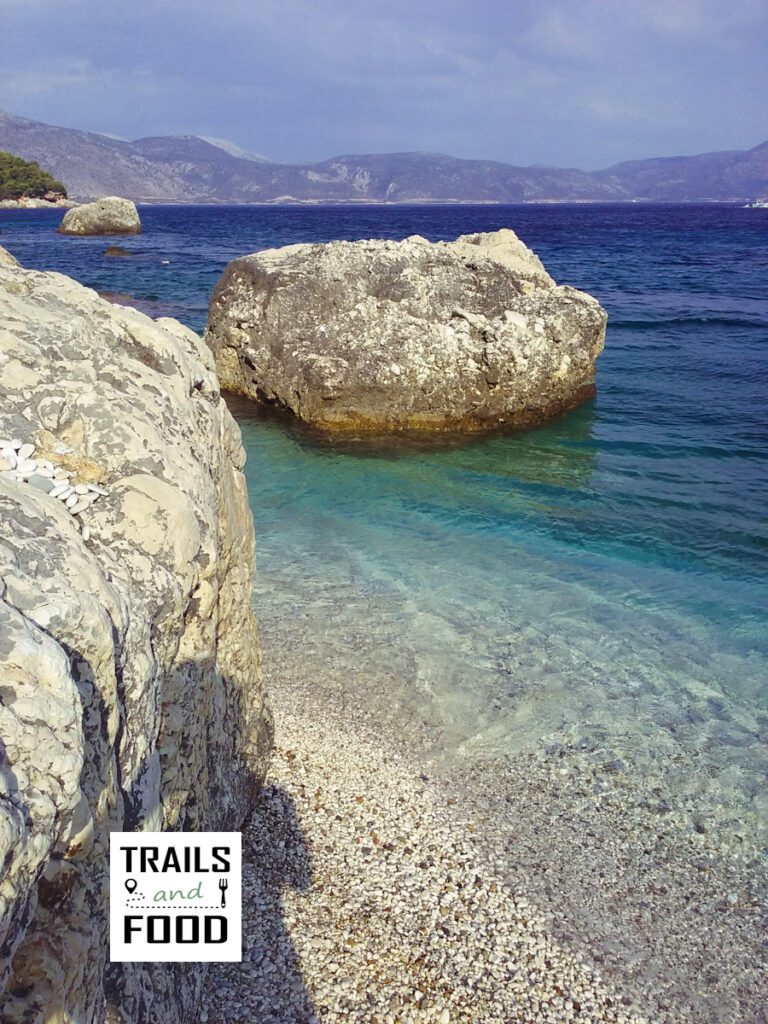 Η παραλία Μυρτιά στον Κάλαμο