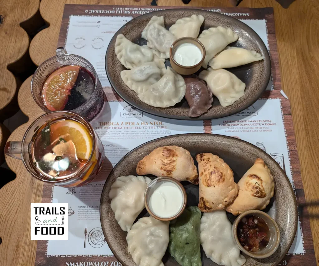 Φουρνιστά και βρασμένα Πολωνικά pierogi