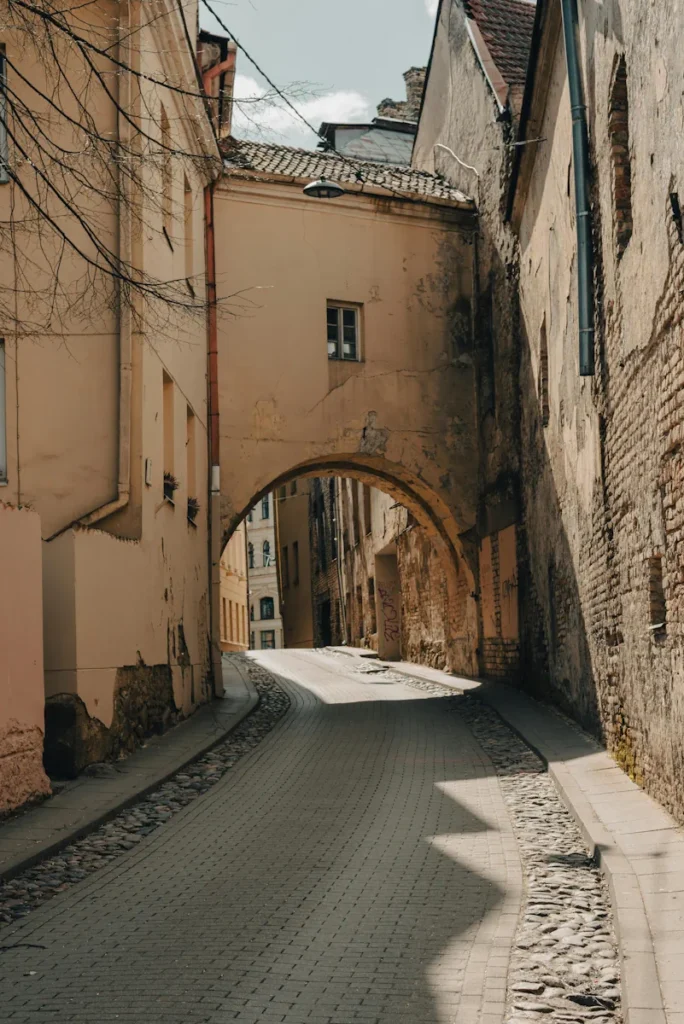 Στα στενά της πόλης του Βίλνιους - Photo by Regimantas Danys